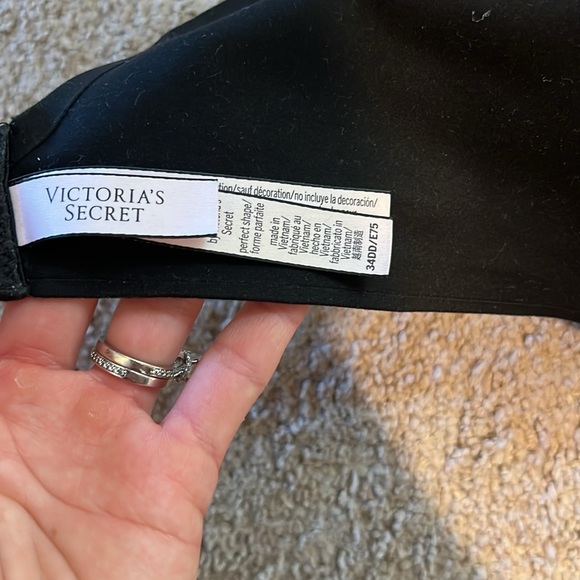 Incredible by Victorias Secret Perfect Shape Black Lace Bra - Picture 5 of 6